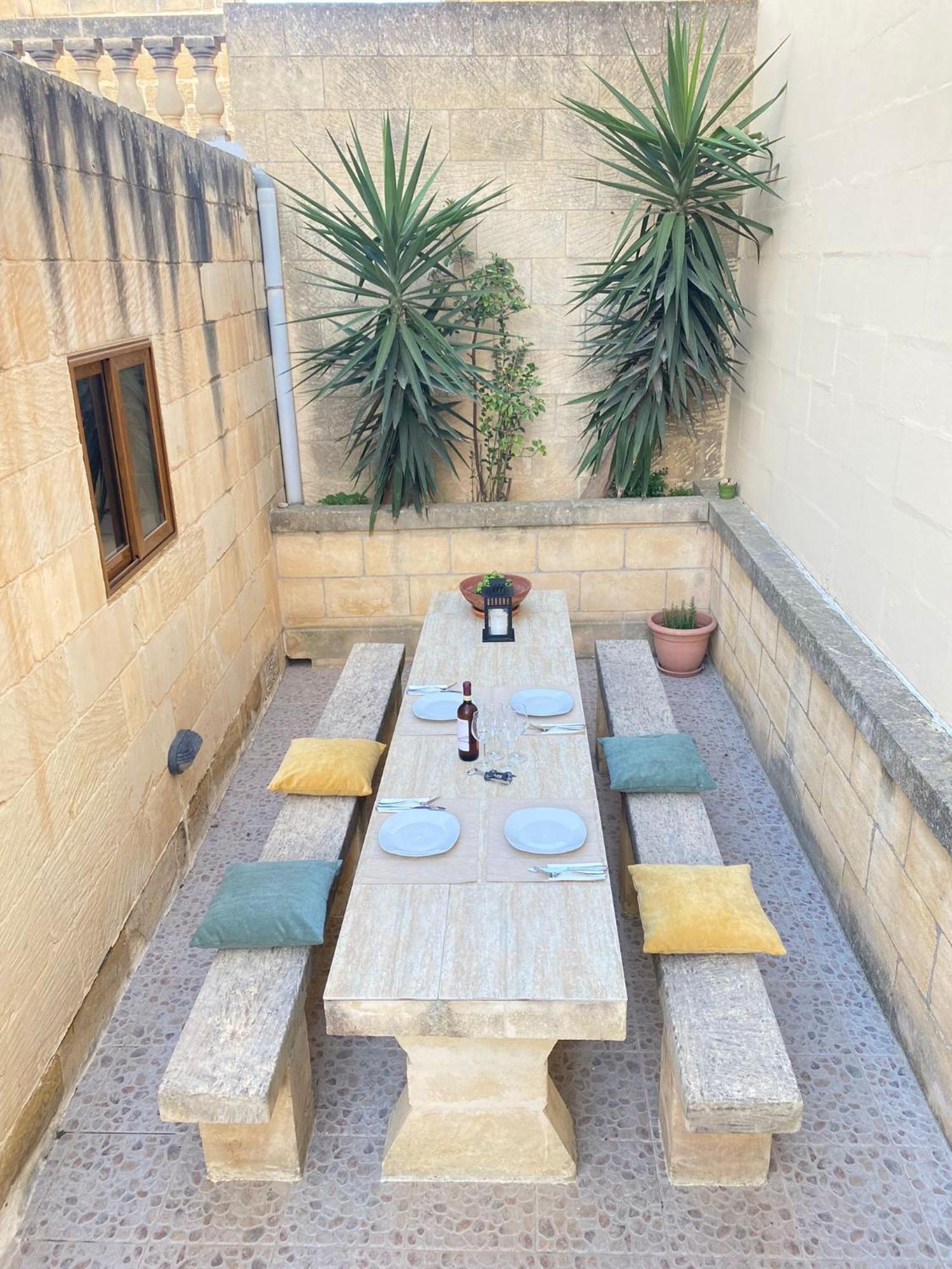 A La Maison B&B Xagħra Exterior foto